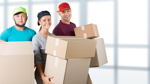 Packing and loading support for a move in Shoreditch