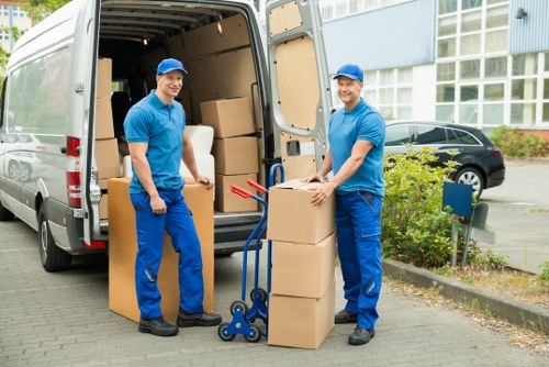 Local removal truck service for flats and offices in Shoreditch